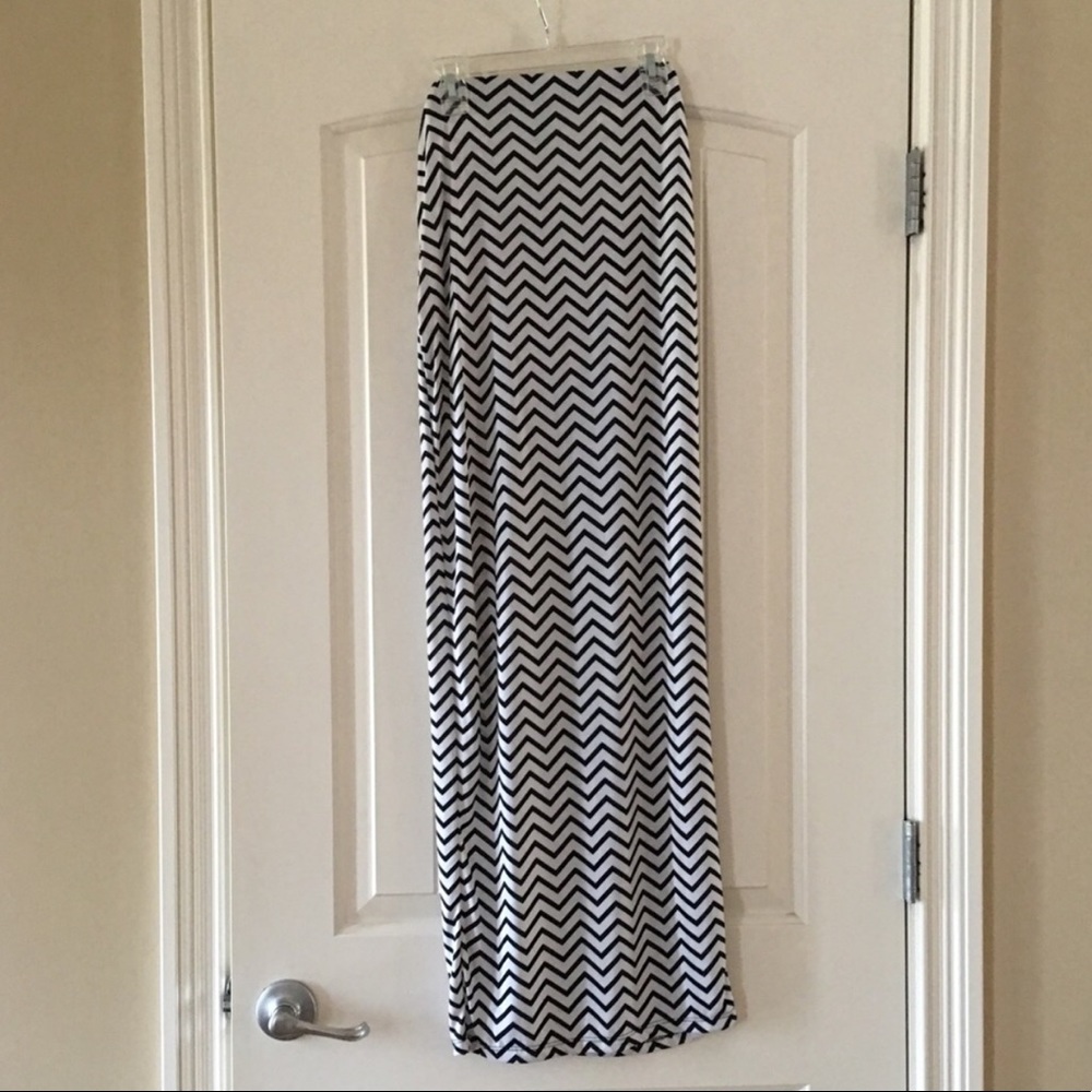 Windsor Black & White Chevron Maxi Skirt Sz S